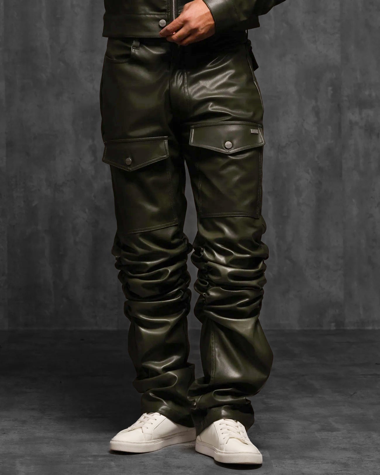 MILANO DI ROUGE Pantalon Alexander en Similicuir Écologique à Détails Ajustés