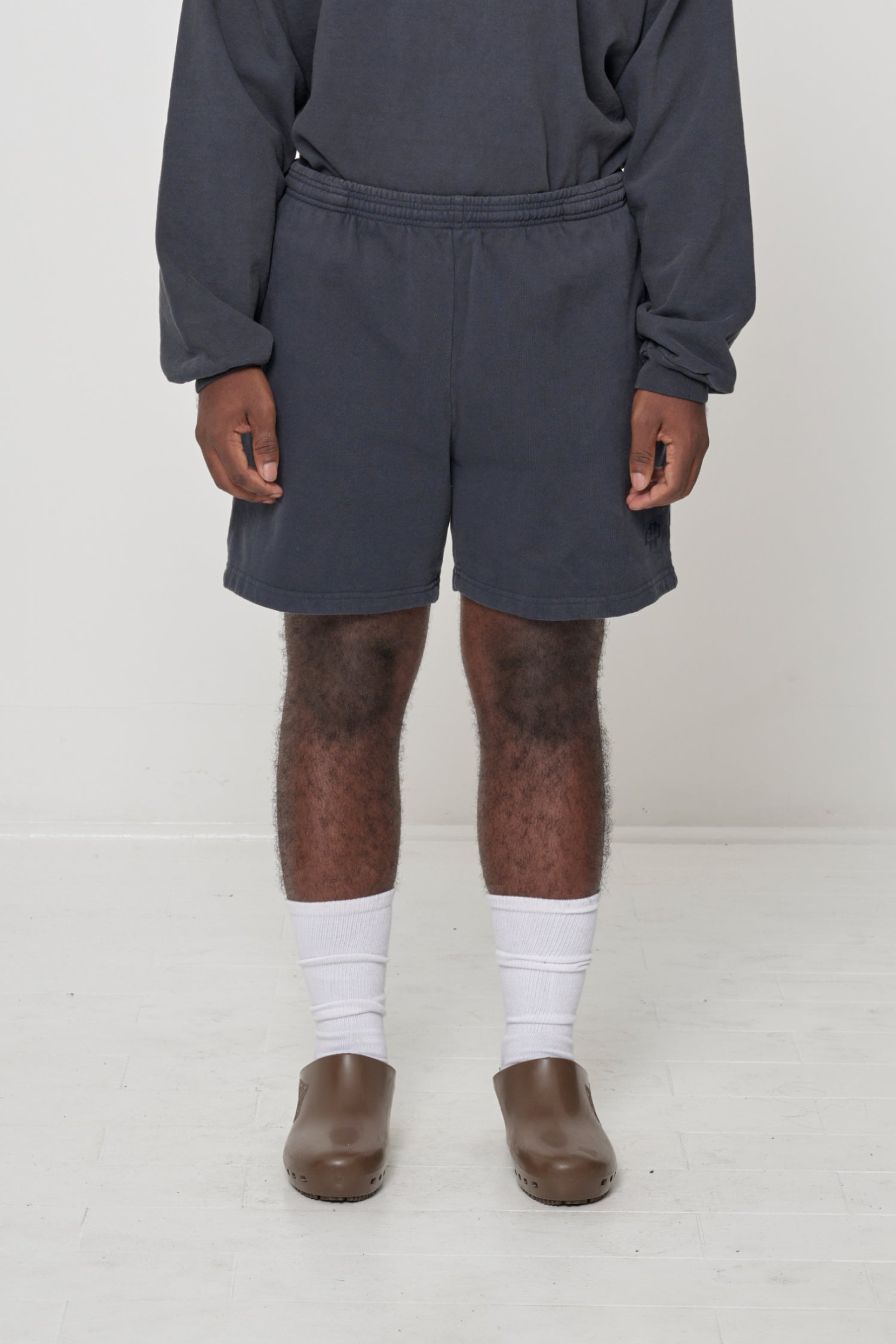 EVERYBODY.WORLD Shorty Quotidien en Trash Fleece Décontracté